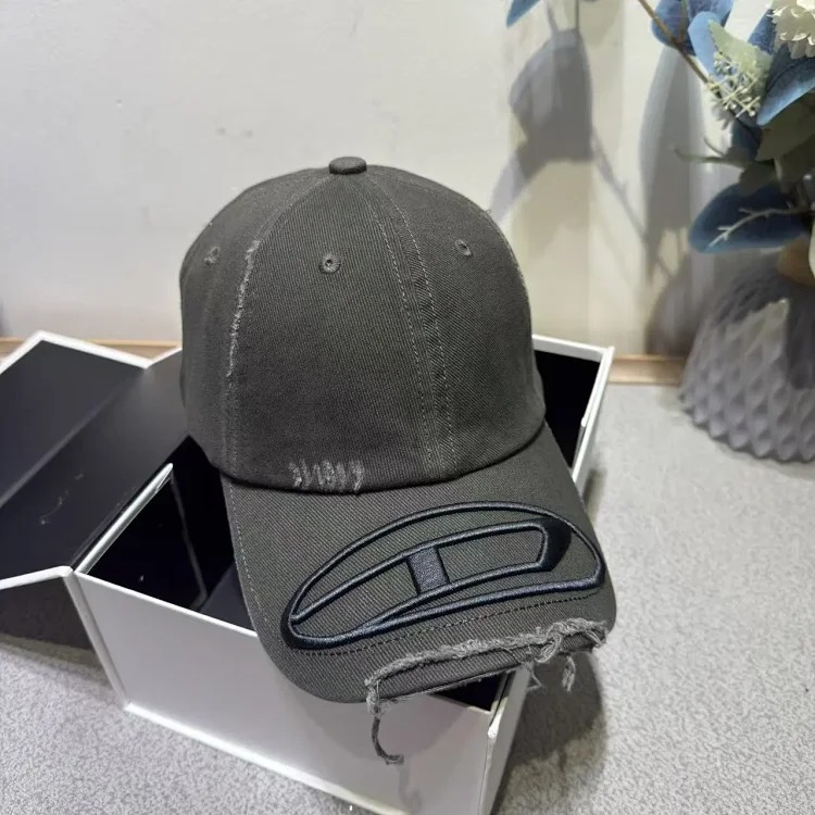D letter baseball cap for women in all seasons, cute and versatile, big head hat, wide brim, deep top, face-showing small peaked hat