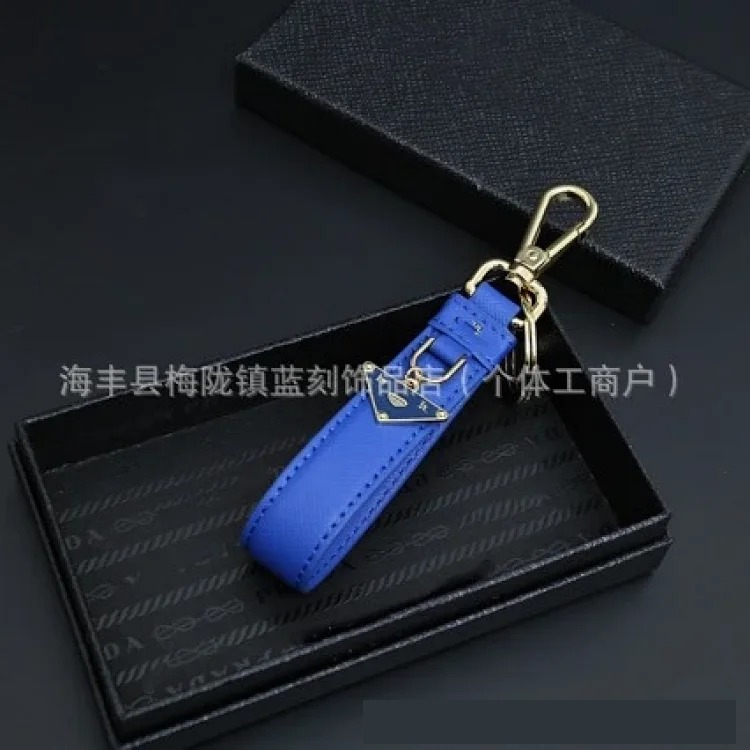 Pujia's new triangle logo keychain light luxury leather multi-color metal simple home pendant dropshipping