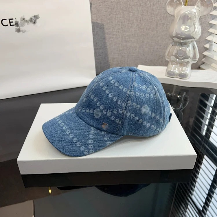 The details fill the market with the high-end 25 spring and style denim denim chain print fisherman hat baseball cap