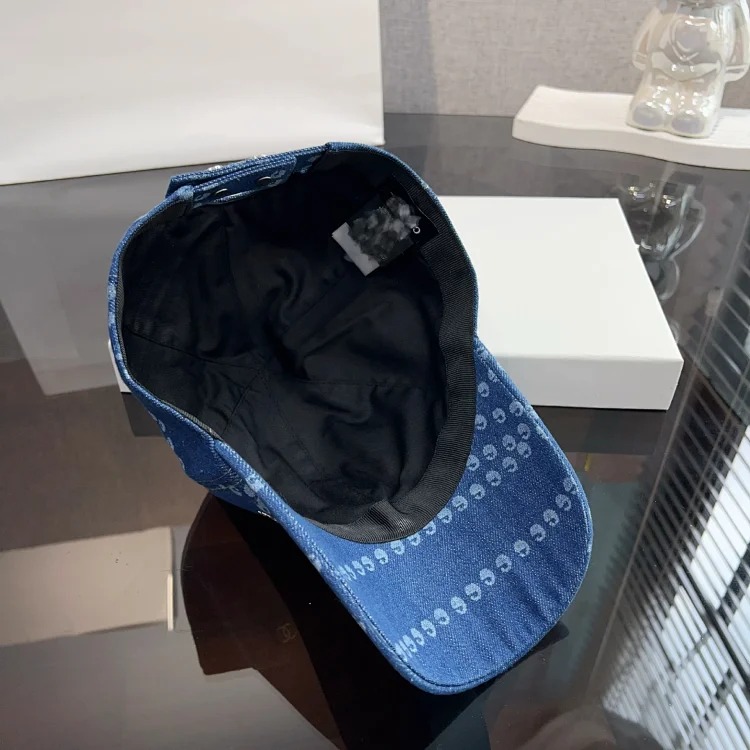 The details fill the market with the high-end 25 spring and style denim denim chain print fisherman hat baseball cap
