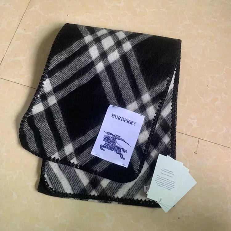 Fashion trend scarf 02