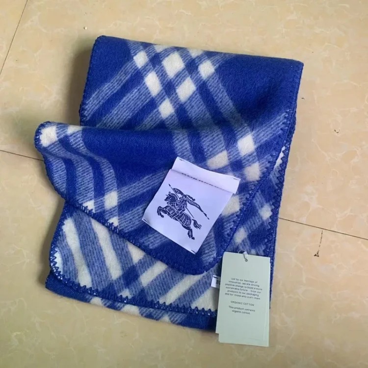 Fashion trend scarf 02