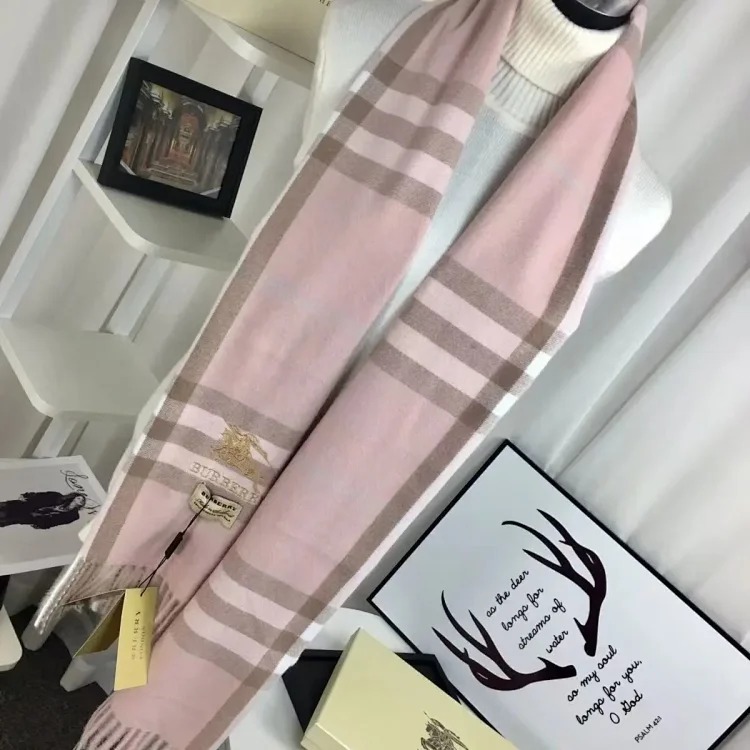 Fashion trend scarf 02