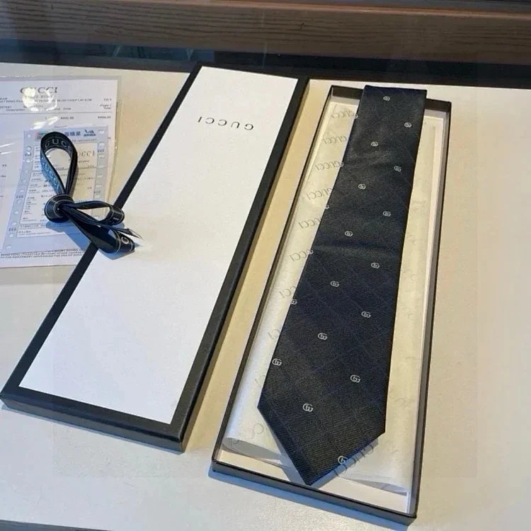 Tie