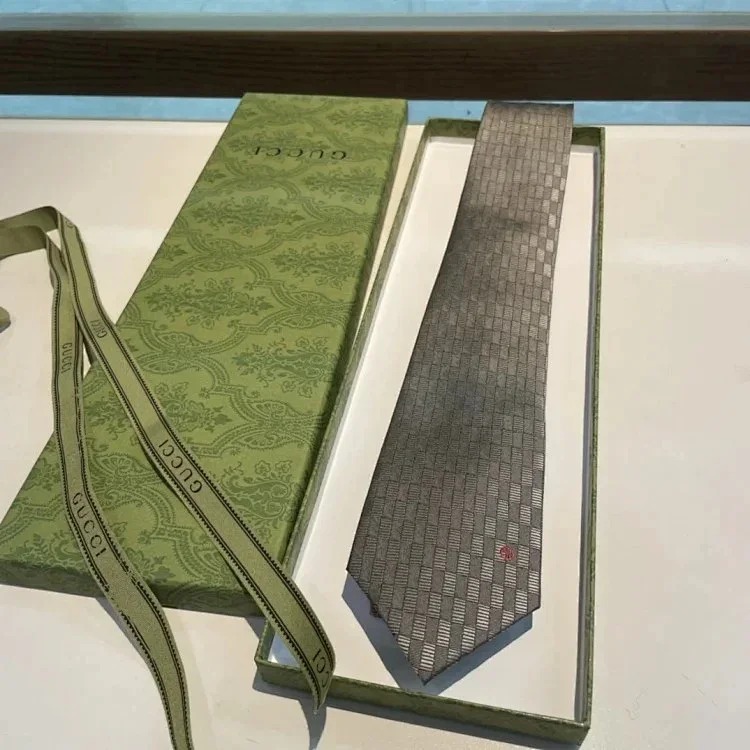 Tie