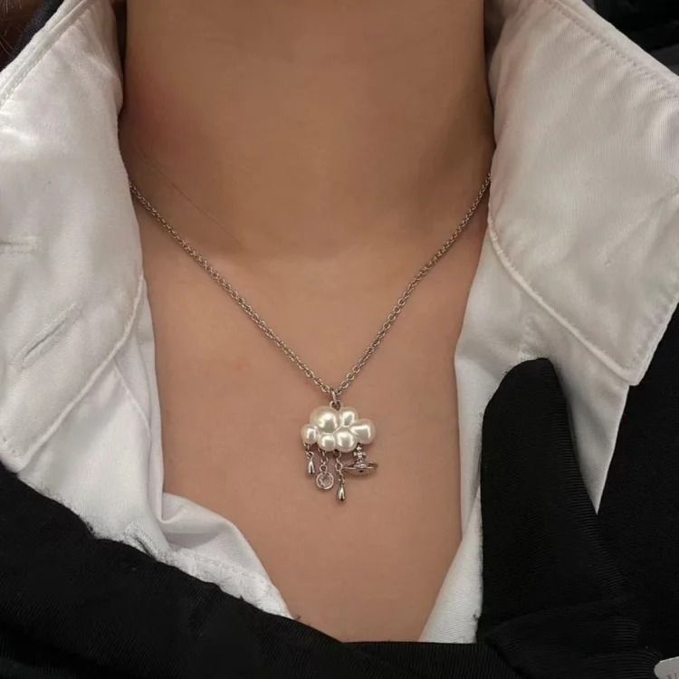 The Queen Mother’s new cloud shell tassel necklace is elegant, light, luxurious, niche and good-looking, and is a clavicle chain for best friends