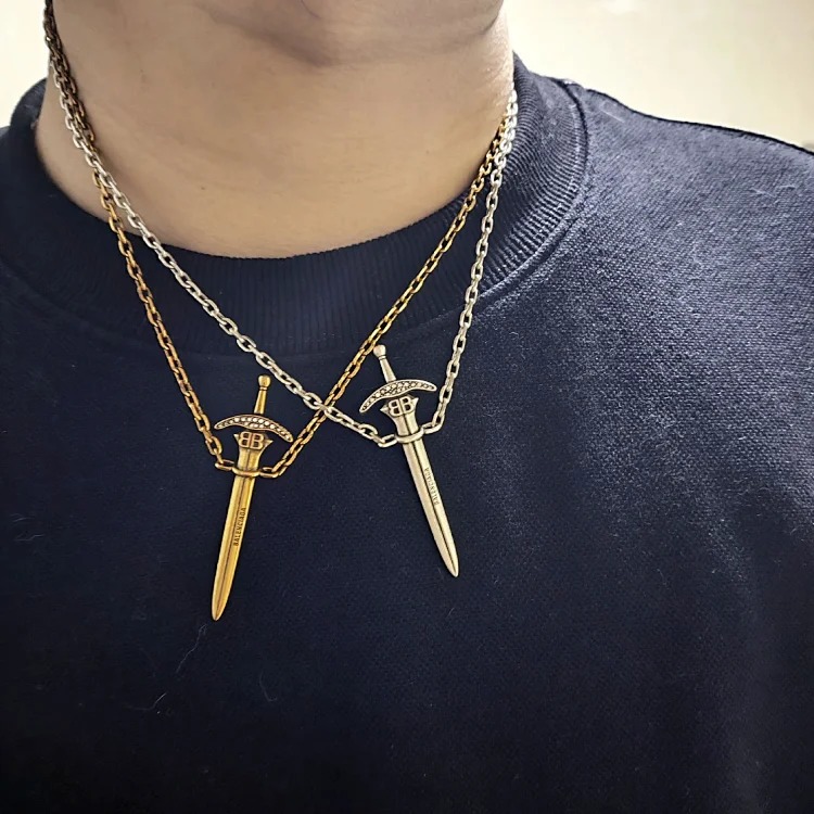 Paris style vintage full diamond sword necklace Italian palace retro necklace versatile street style internet celebrity necklace