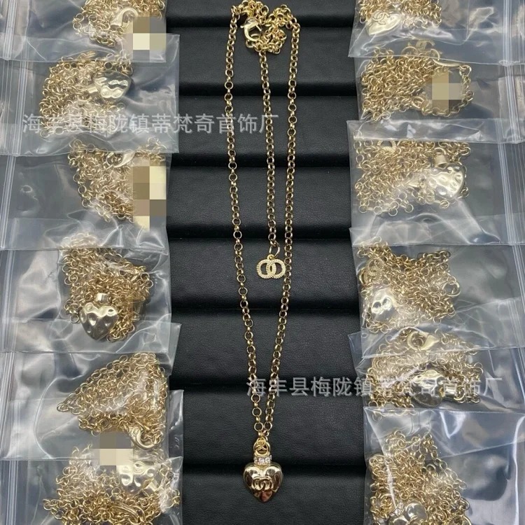 Gucci 25C high Xiaoxiangfeng new necklace for women European and American double C retro Xiaoxiang home wear leather clavicle pearl sweater chain