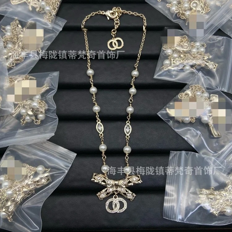 Gucci 25C high Xiaoxiangfeng new necklace for women European and American double C retro Xiaoxiang home wear leather clavicle pearl sweater chain