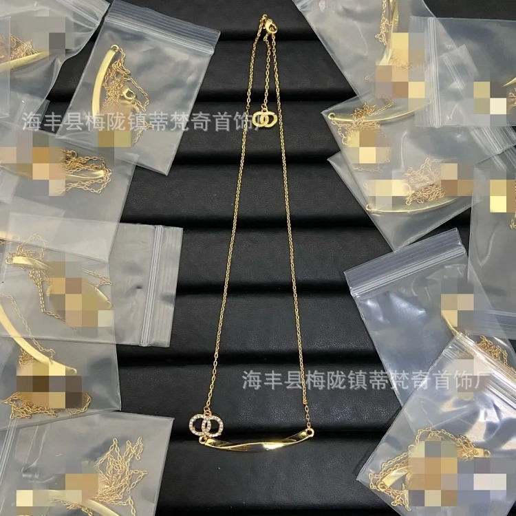 Gucci 25C high Xiaoxiangfeng new necklace for women European and American double C retro Xiaoxiang home wear leather clavicle pearl sweater chain