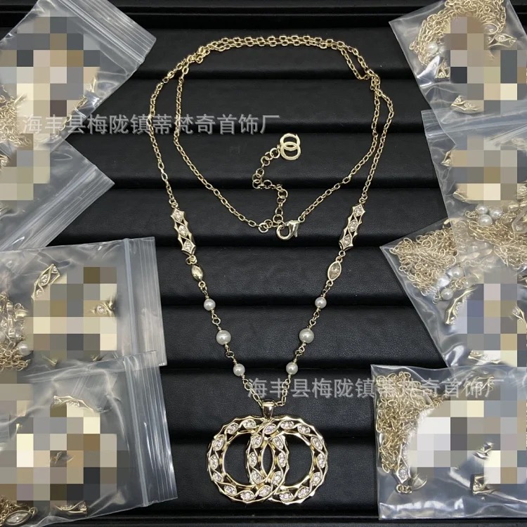 Gucci 25C high Xiaoxiangfeng new necklace for women European and American double C retro Xiaoxiang home wear leather clavicle pearl sweater chain