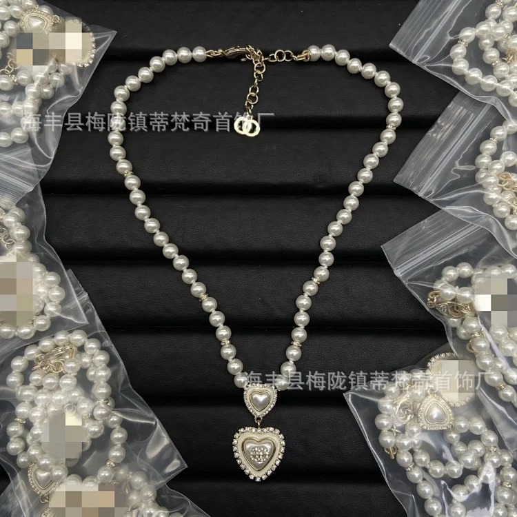 Gucci 25C high Xiaoxiangfeng new necklace for women European and American double C retro Xiaoxiang home wear leather clavicle pearl sweater chain