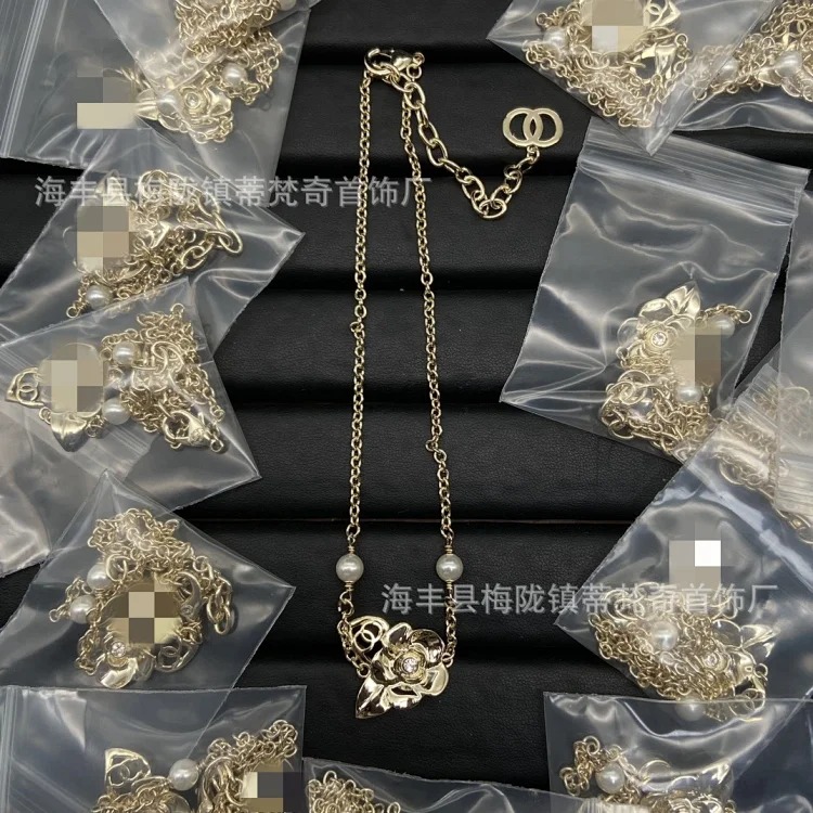 Gucci 25C high Xiaoxiangfeng new necklace for women European and American double C retro Xiaoxiang home wear leather clavicle pearl sweater chain