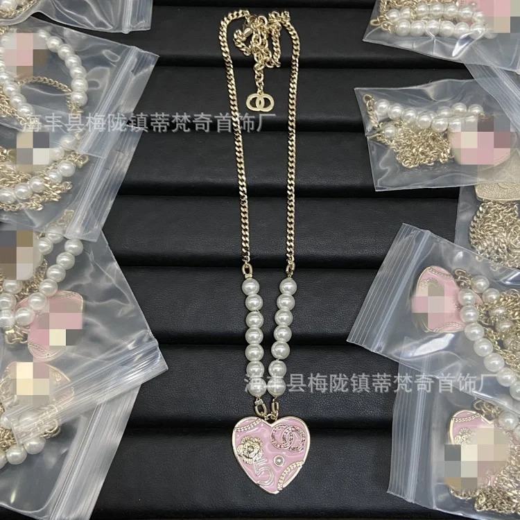 Gucci 25C high Xiaoxiangfeng new necklace for women European and American double C retro Xiaoxiang home wear leather clavicle pearl sweater chain