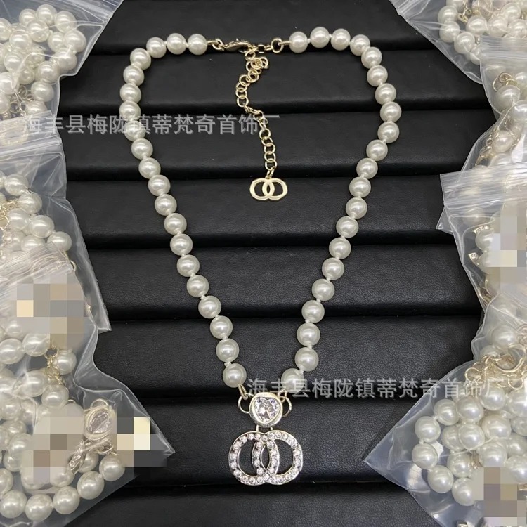 Gucci 25C high Xiaoxiangfeng new necklace for women European and American double C retro Xiaoxiang home wear leather clavicle pearl sweater chain