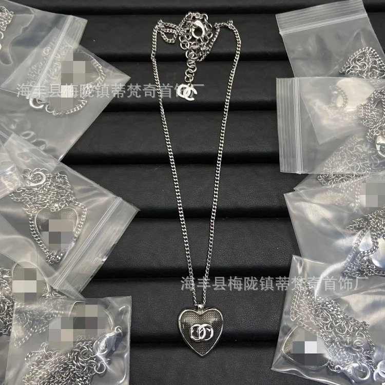 Gucci 25C high Xiaoxiangfeng new necklace for women European and American double C retro Xiaoxiang home wear leather clavicle pearl sweater chain