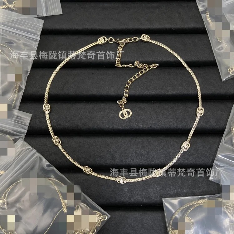 Gucci 25C high Xiaoxiangfeng new necklace for women European and American double C retro Xiaoxiang home wear leather clavicle pearl sweater chain
