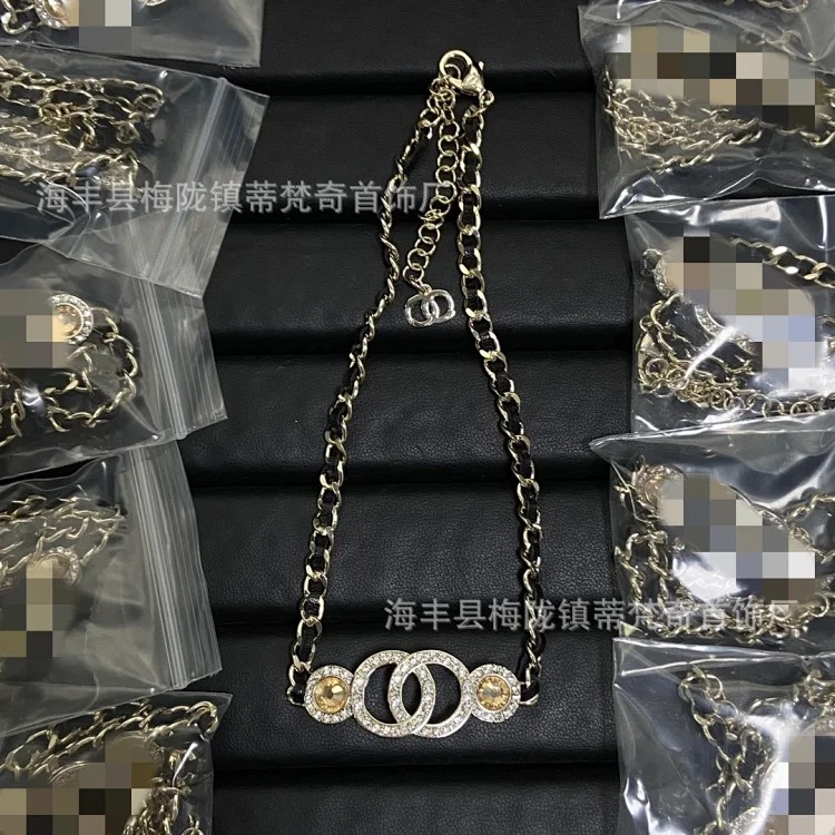 Gucci 25C high Xiaoxiangfeng new necklace for women European and American double C retro Xiaoxiang home wear leather clavicle pearl sweater chain