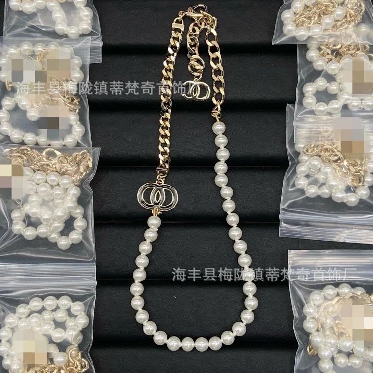 Gucci 25C high Xiaoxiangfeng new necklace for women European and American double C retro Xiaoxiang home wear leather clavicle pearl sweater chain