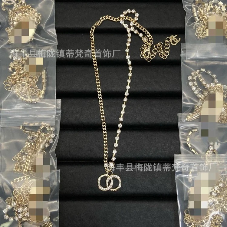 Gucci 25C high Xiaoxiangfeng new necklace for women European and American double C retro Xiaoxiang home wear leather clavicle pearl sweater chain