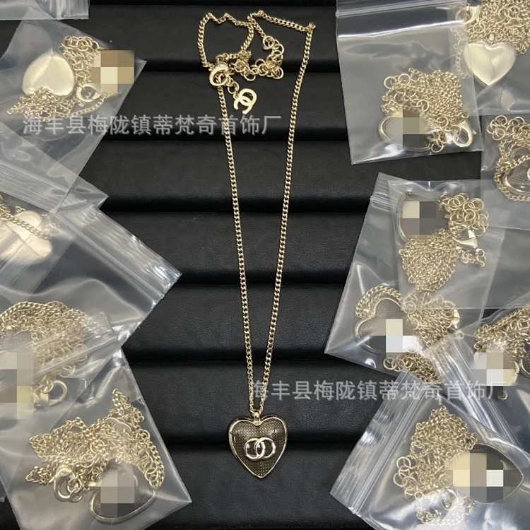 Gucci 25C high Xiaoxiangfeng new necklace for women European and American double C retro Xiaoxiang home wear leather clavicle pearl sweater chain
