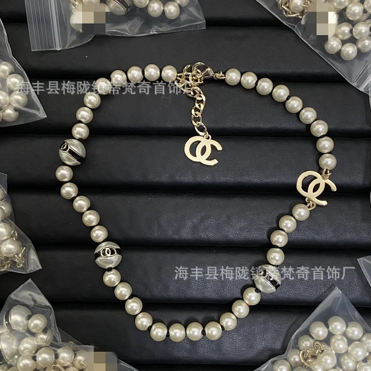Gucci 25C high Xiaoxiangfeng new necklace for women European and American double C retro Xiaoxiang home wear leather clavicle pearl sweater chain