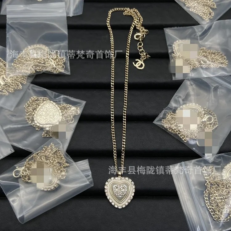 Gucci 25C high Xiaoxiangfeng new necklace for women European and American double C retro Xiaoxiang home wear leather clavicle pearl sweater chain