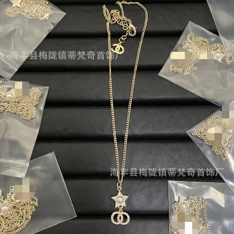 Gucci 25C high Xiaoxiangfeng new necklace for women European and American double C retro Xiaoxiang home wear leather clavicle pearl sweater chain
