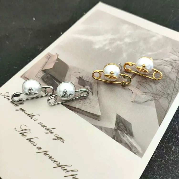 Personalized high of the Queen Mother's pin through Saturn pearl earrings for women embossed Saturn earrings three-dimensional pin earrings