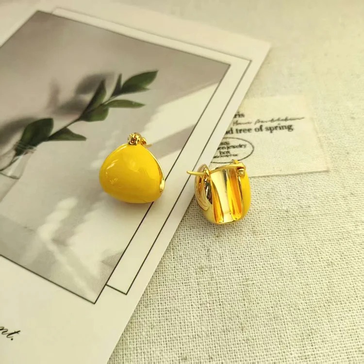 Ms. Miao's 26 multi-color hazelnut earrings, high-end candy-colored triangle earrings, sweet and cool enamel earrings