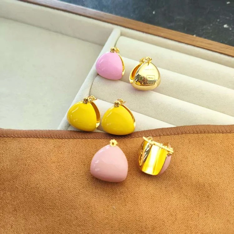 Ms. Miao's 26 multi-color hazelnut earrings, high-end candy-colored triangle earrings, sweet and cool enamel earrings
