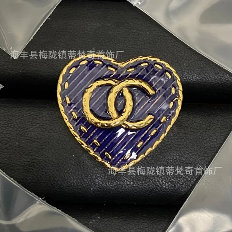 Chanel 25c new double C brooch for women, enamel, light luxury, leather pearls, love, small fragrant tassels, versatile fragrant grandma corsage
