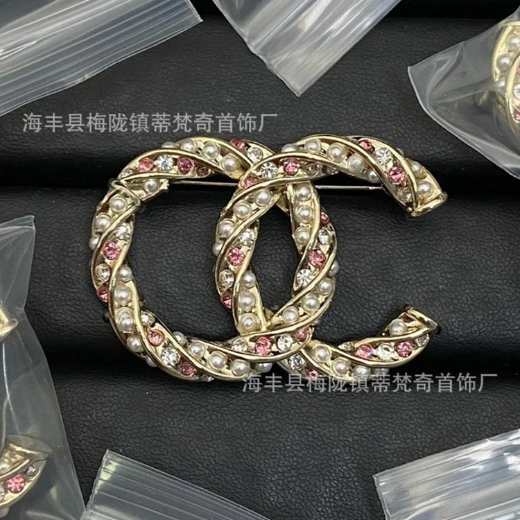 Chanel 25c new double C brooch for women, enamel, light luxury, leather pearls, love, small fragrant tassels, versatile fragrant grandma corsage