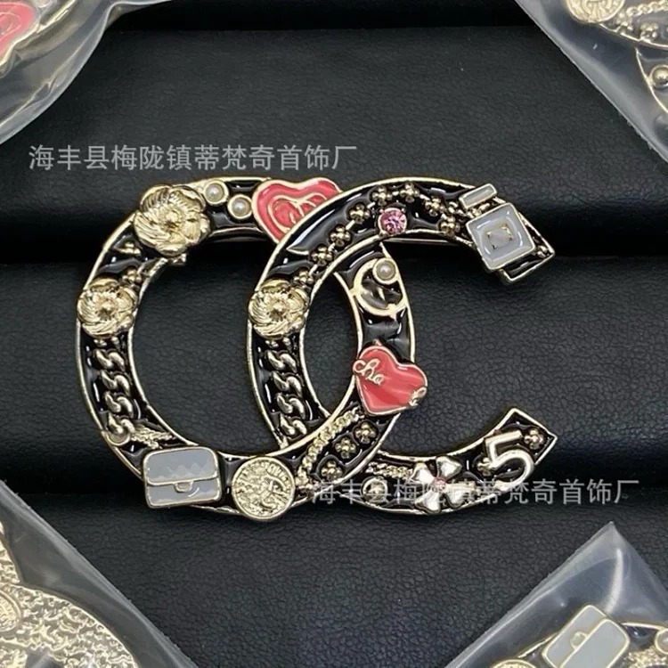 Chanel 25c new double C brooch for women, enamel, light luxury, leather pearls, love, small fragrant tassels, versatile fragrant grandma corsage