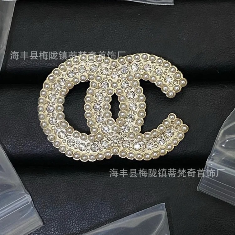 Chanel 25c new double C brooch for women, enamel, light luxury, leather pearls, love, small fragrant tassels, versatile fragrant grandma corsage