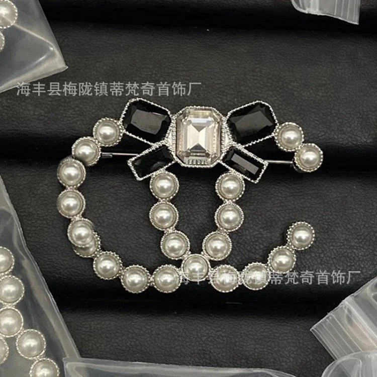 Chanel 25c new double C brooch for women, enamel, light luxury, leather pearls, love, small fragrant tassels, versatile fragrant grandma corsage