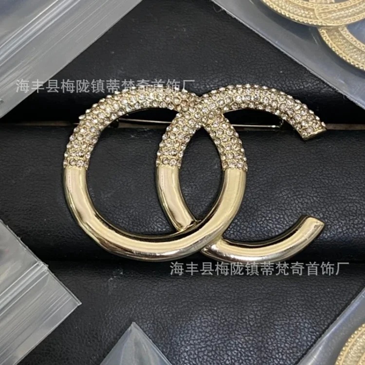 Chanel 25c new double C brooch for women, enamel, light luxury, leather pearls, love, small fragrant tassels, versatile fragrant grandma corsage