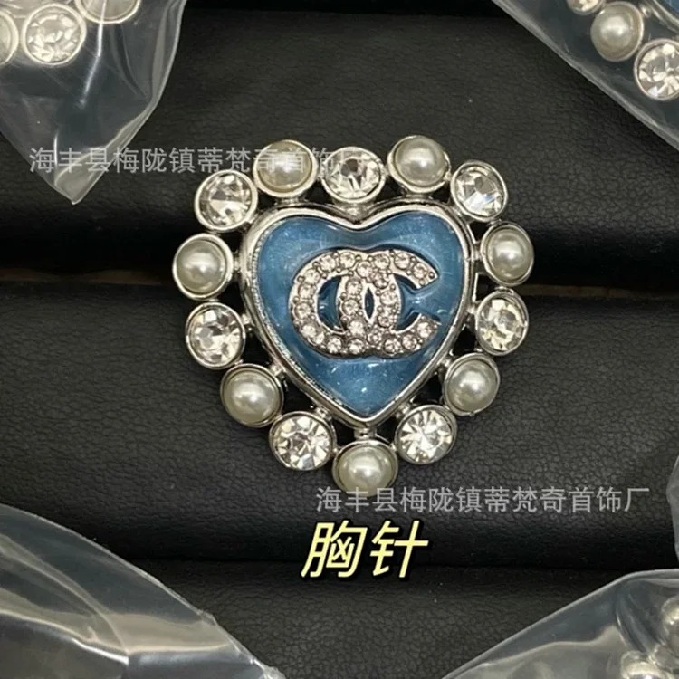 Chanel 25c new double C brooch for women, enamel, light luxury, leather pearls, love, small fragrant tassels, versatile fragrant grandma corsage