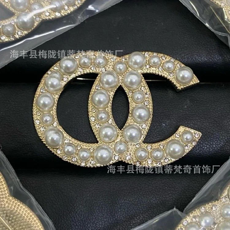 Chanel 25c new double C brooch for women, enamel, light luxury, leather pearls, love, small fragrant tassels, versatile fragrant grandma corsage