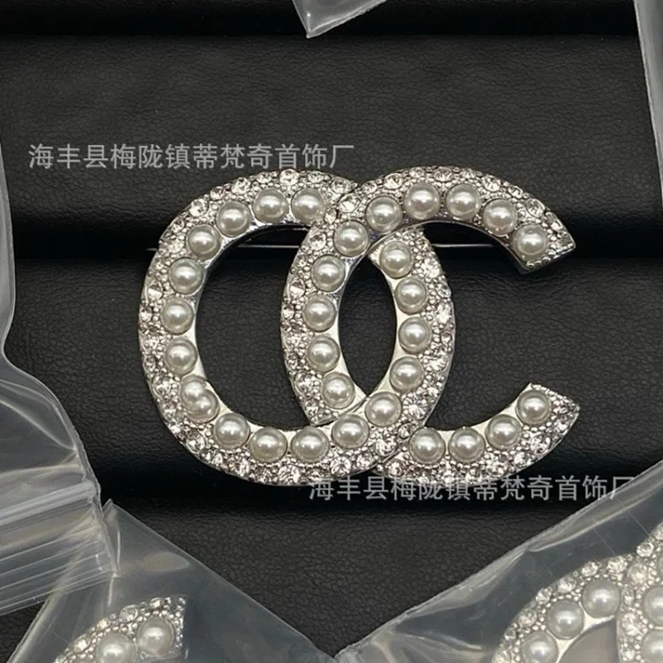 Chanel 25c new double C brooch for women, enamel, light luxury, leather pearls, love, small fragrant tassels, versatile fragrant grandma corsage
