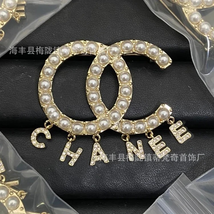 Chanel 25c new double C brooch for women, enamel, light luxury, leather pearls, love, small fragrant tassels, versatile fragrant grandma corsage