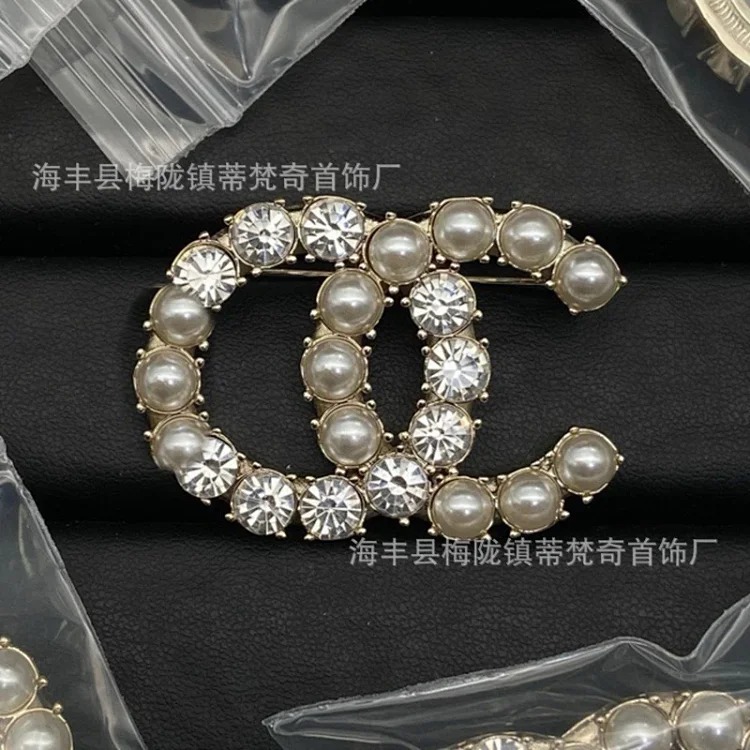 Chanel 25c new double C brooch for women, enamel, light luxury, leather pearls, love, small fragrant tassels, versatile fragrant grandma corsage