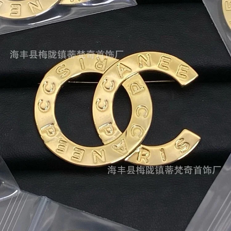Chanel 25c new double C brooch for women, enamel, light luxury, leather pearls, love, small fragrant tassels, versatile fragrant grandma corsage