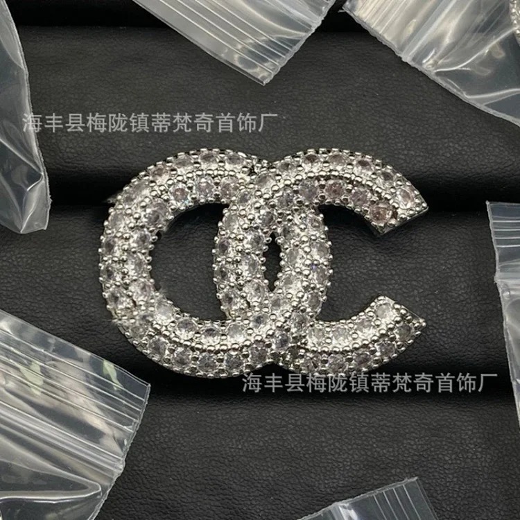 Chanel 25c new double C brooch for women, enamel, light luxury, leather pearls, love, small fragrant tassels, versatile fragrant grandma corsage