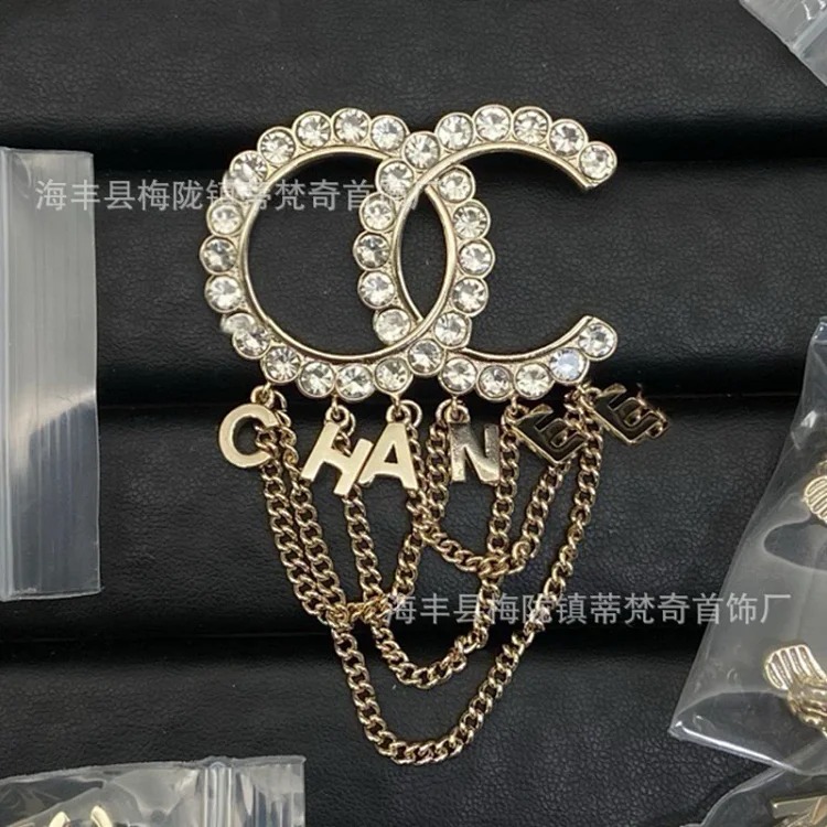 Chanel 25c new double C brooch for women, enamel, light luxury, leather pearls, love, small fragrant tassels, versatile fragrant grandma corsage