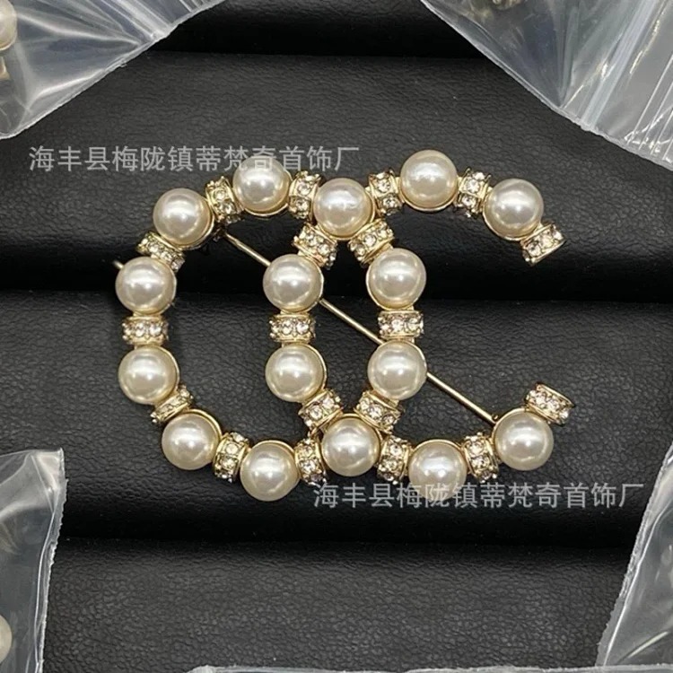 Chanel 25c new double C brooch for women, enamel, light luxury, leather pearls, love, small fragrant tassels, versatile fragrant grandma corsage