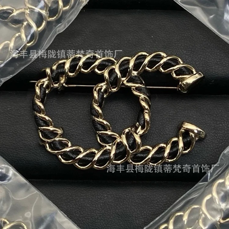 Chanel 25c new double C brooch for women, enamel, light luxury, leather pearls, love, small fragrant tassels, versatile fragrant grandma corsage