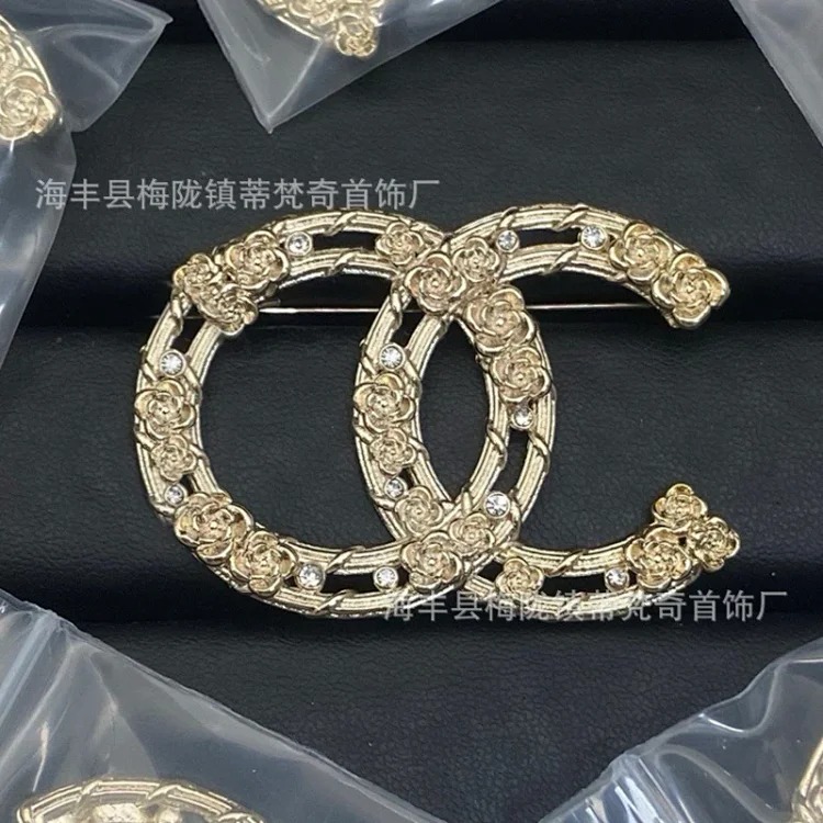 Chanel 25c new double C brooch for women, enamel, light luxury, leather pearls, love, small fragrant tassels, versatile fragrant grandma corsage