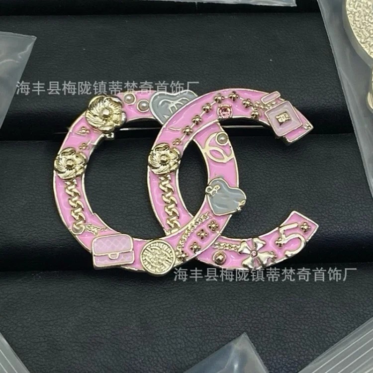 Chanel 25c new double C brooch for women, enamel, light luxury, leather pearls, love, small fragrant tassels, versatile fragrant grandma corsage