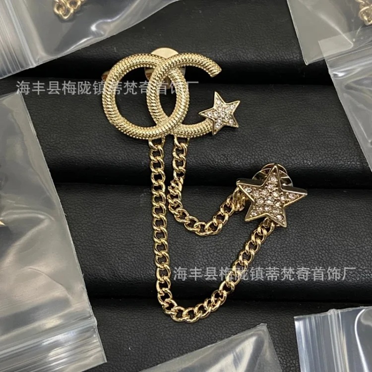 Chanel 25c new double C brooch for women, enamel, light luxury, leather pearls, love, small fragrant tassels, versatile fragrant grandma corsage